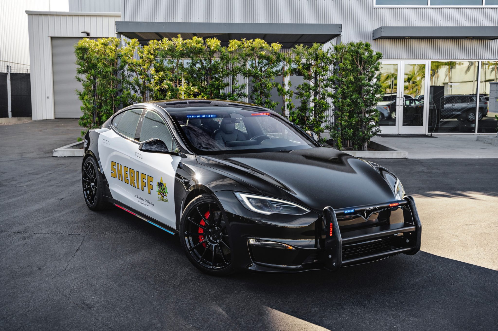 tesla-model-s-plaid-police-cruiser-unplugged-performance-up-fit