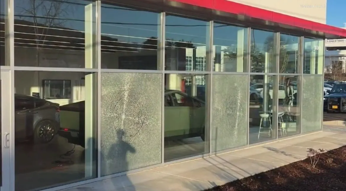 Shots Fired at Tesla Store in Oregon