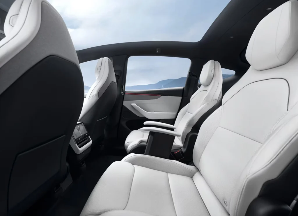 Tesla Model Y L second row seats armrests