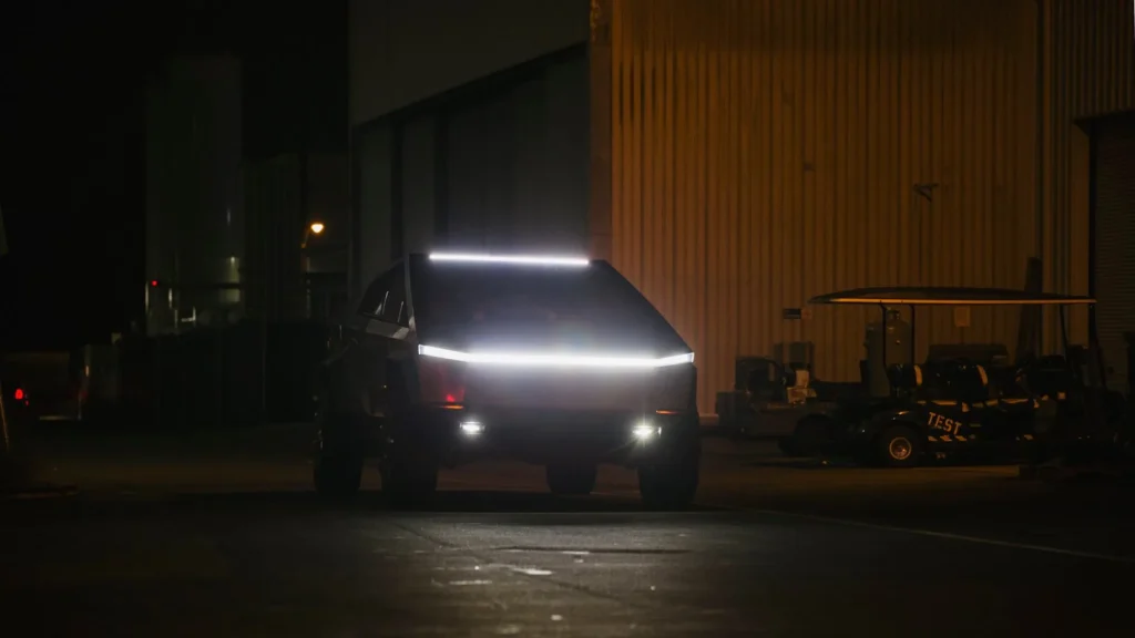 Tesla Cybertruck lightbar
