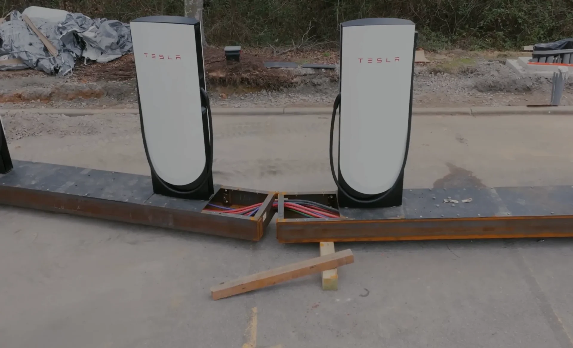 Tesla folding unit supercharger