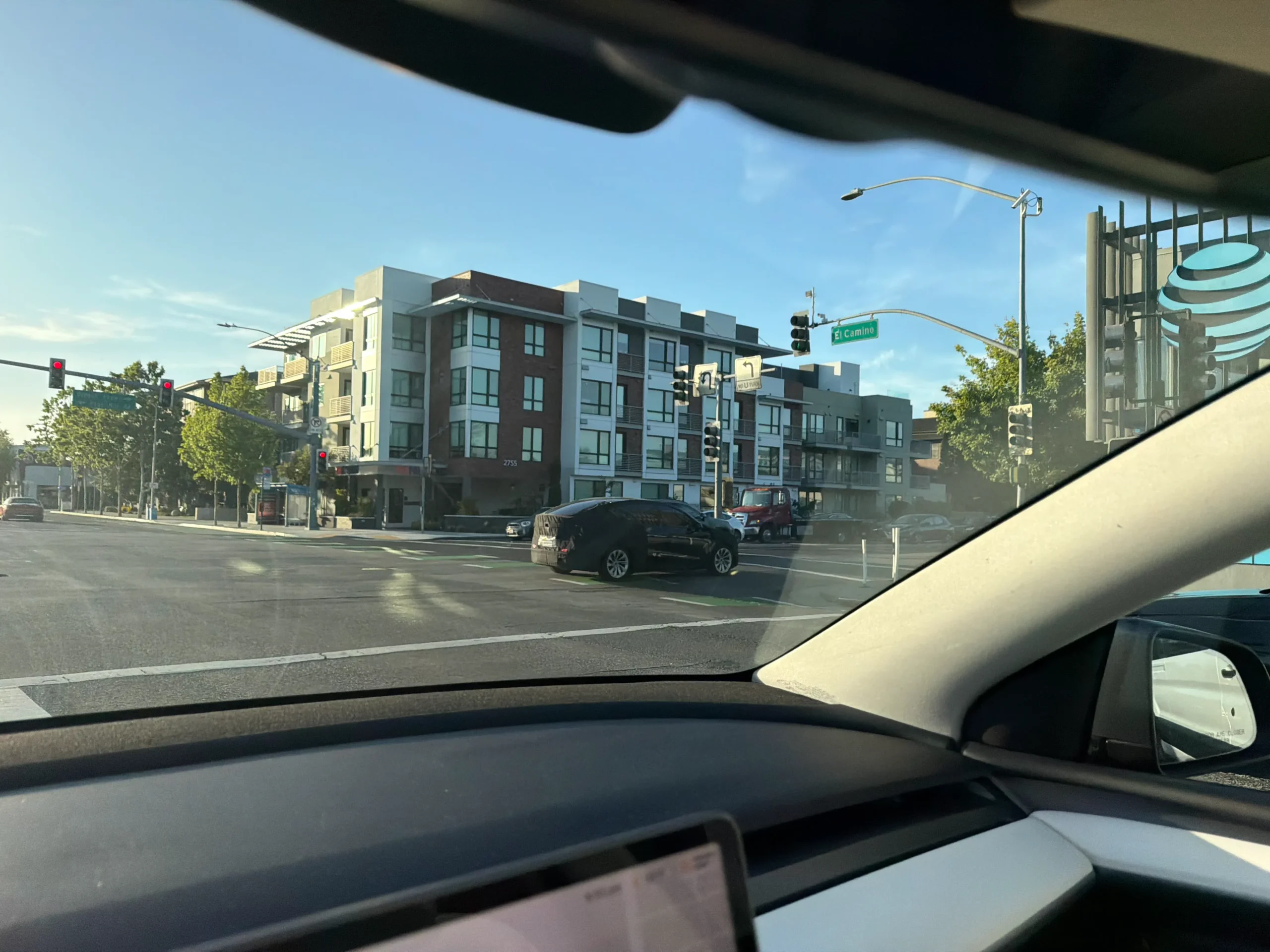 Tesla Model Y L spotted in Palo Alto, California