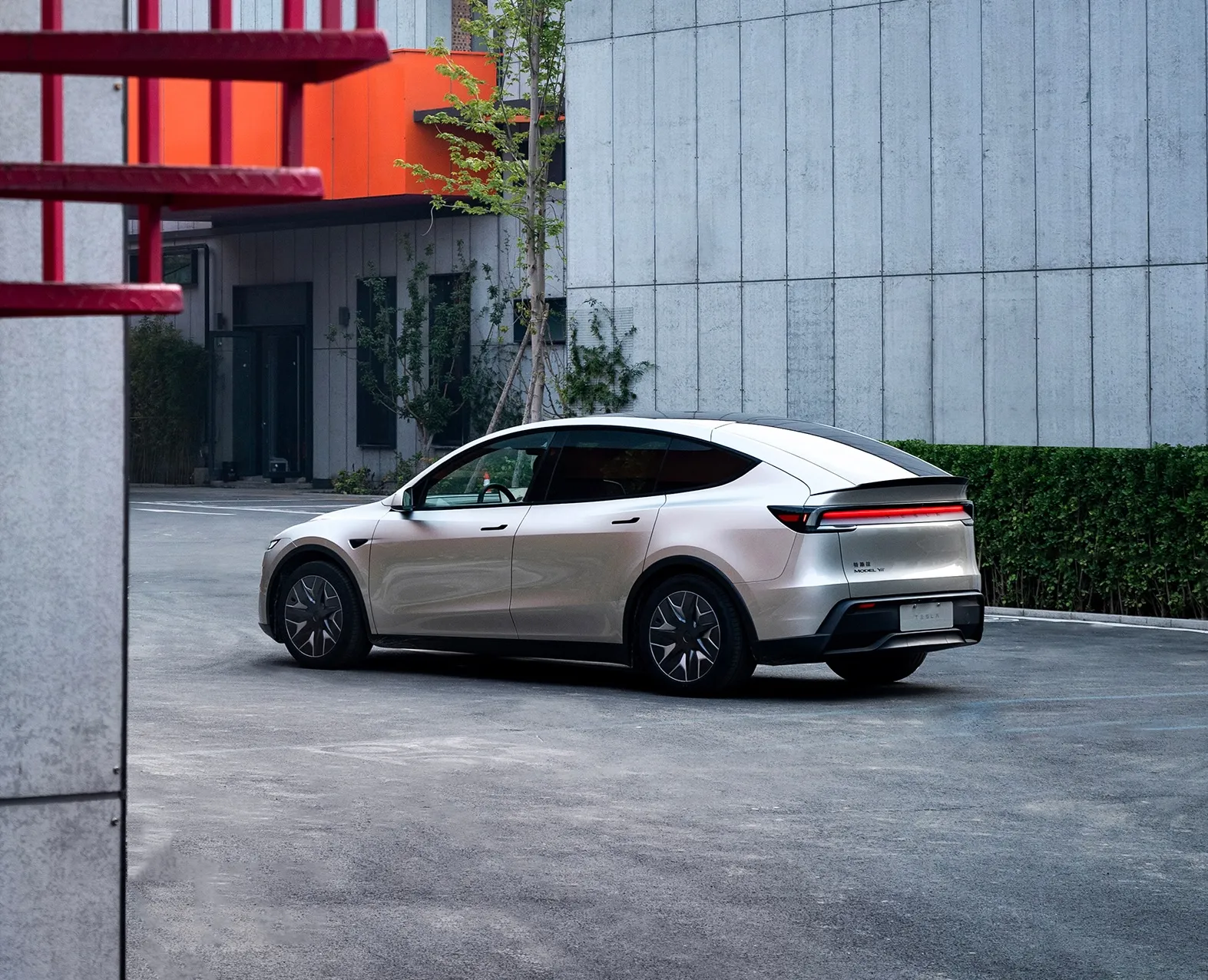 Tesla Model Y L
