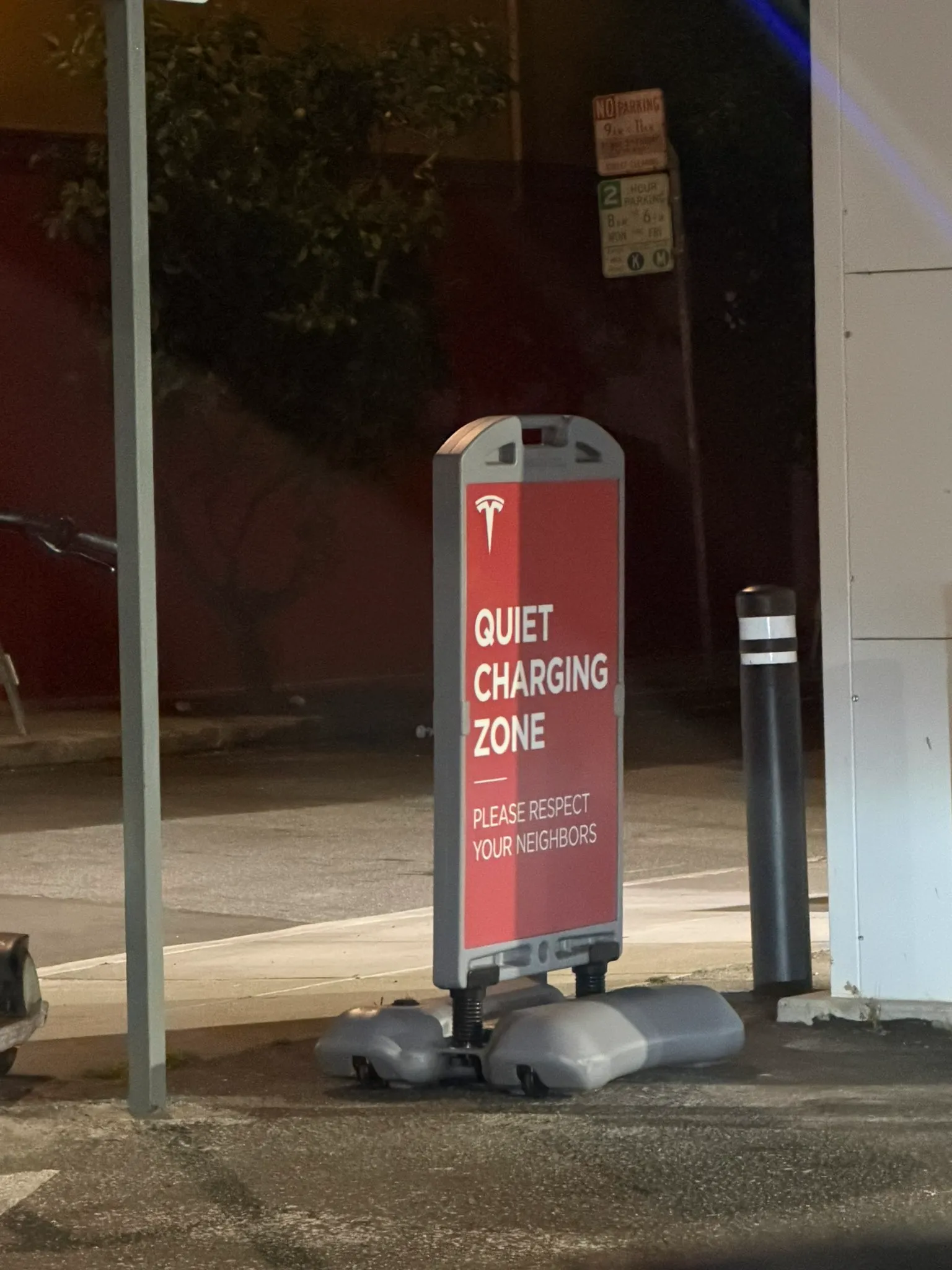 Tesla adds new in-car notice at troubled San Francisco Supercharger