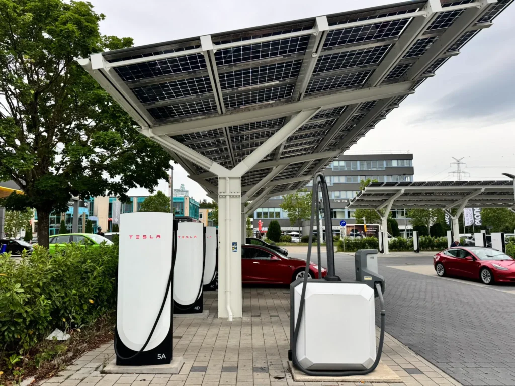 Tesla car vacuum - Supercharger